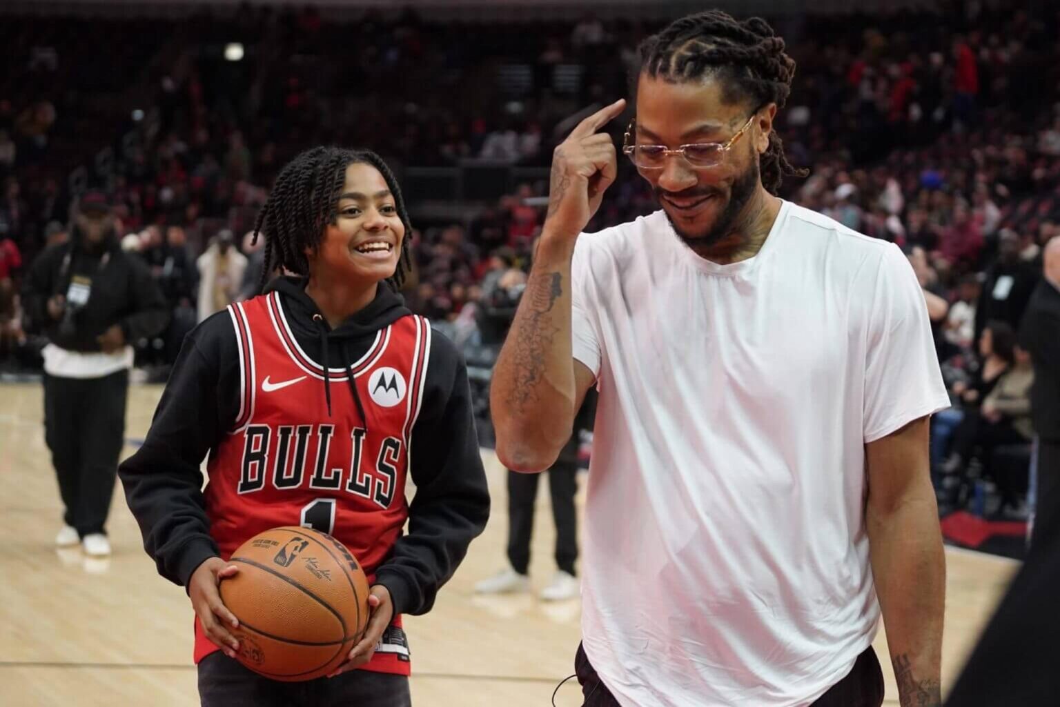 德里克·羅斯球衣退役：芝加哥特別之夜的最佳時刻